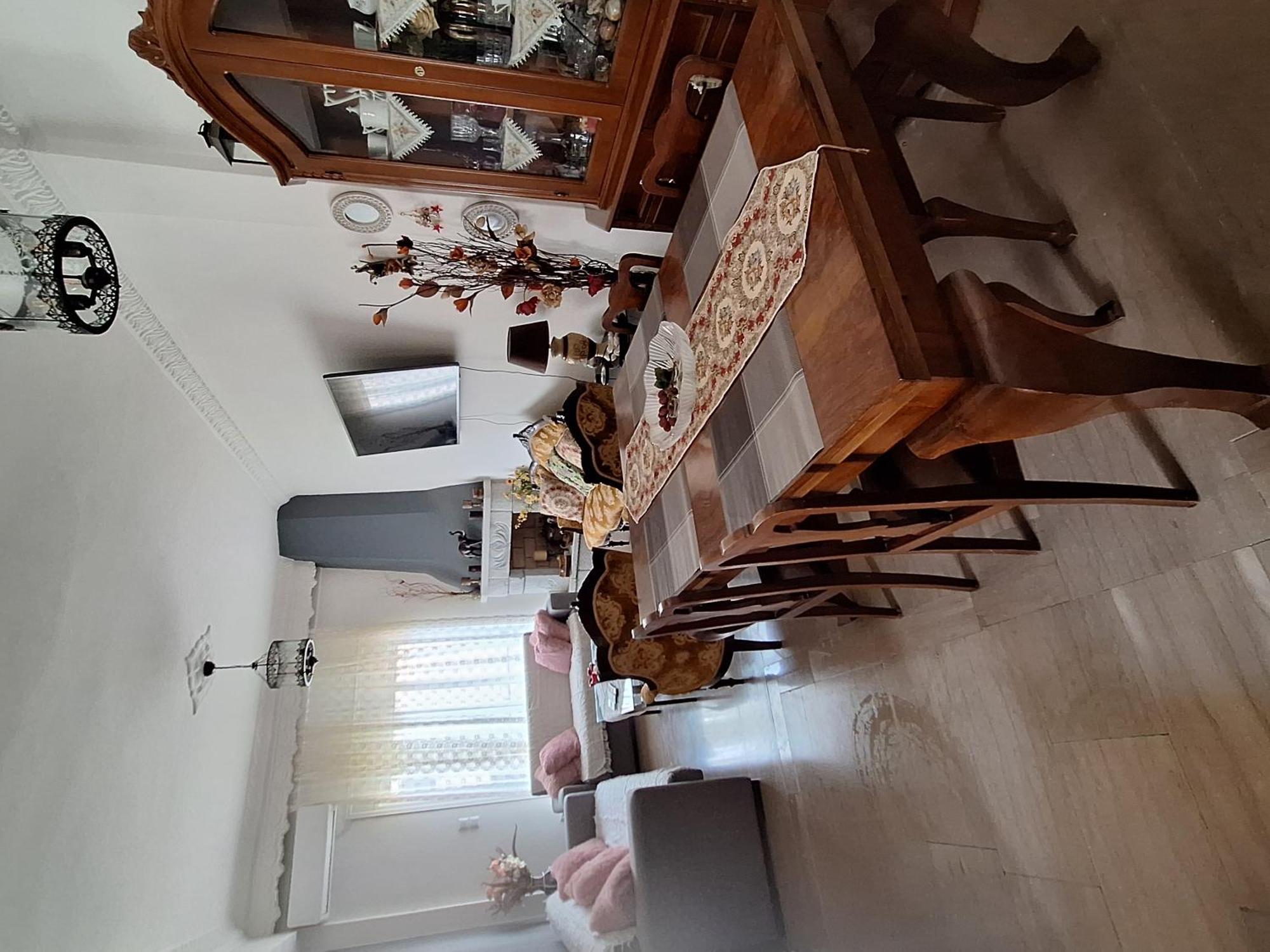 Valerias House *